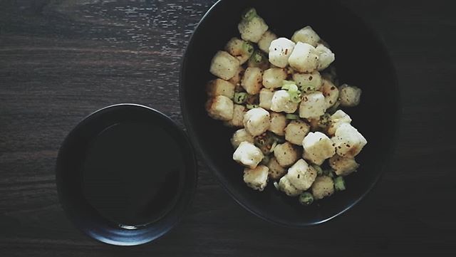 icearrojado's tweet photo. Salt and pepper tofu, and soy-garlic sauce.

#ChefIcesKitchen #TheKitchenStudio #kitchen #cooking #homecooking #culinary #culinaryarts #chefslife #chefsofinstagram #armyofchefs #chefsplating #food52 #tastingtable #asiafoodprn #foodporn #kaintayo #chefsta… https://t.co/4Xdjj57rrn https://t.co/vr7Wfugins