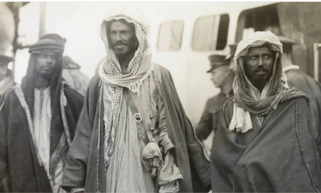 #غرد_بصورة 
من اليمين
١- فالح بن مناحي بن دهمه العجمي
٢-الشيخ نايف بن محمد بن فيصل بن مانع بن حثلين
٣- الشيخ جاسر بن صاهود بن لامي الجبلي المطيري.