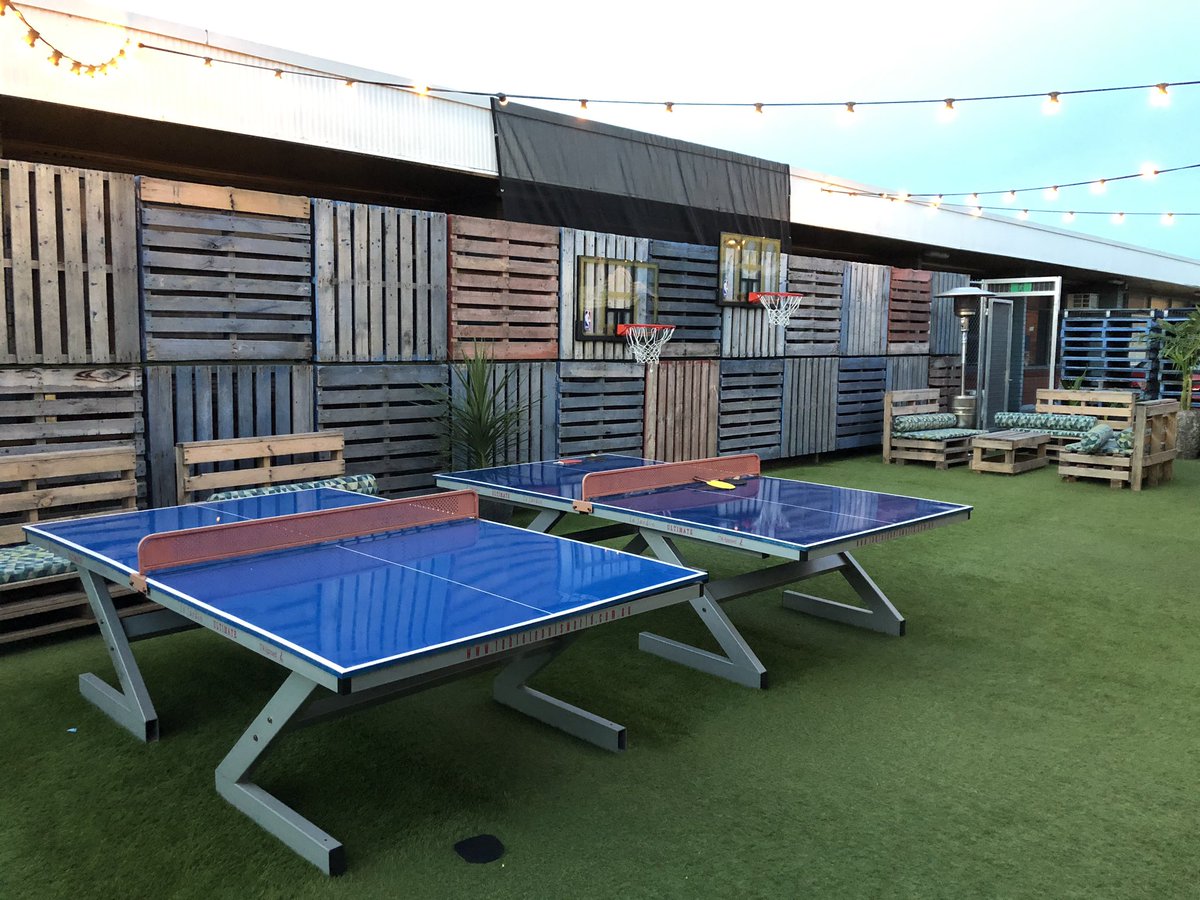 Bundogs's tweet photo. Geez beer gardens have changed #tarenpointhotel #onlyintheshire #tooflash https://t.co/SN2QGOr41D