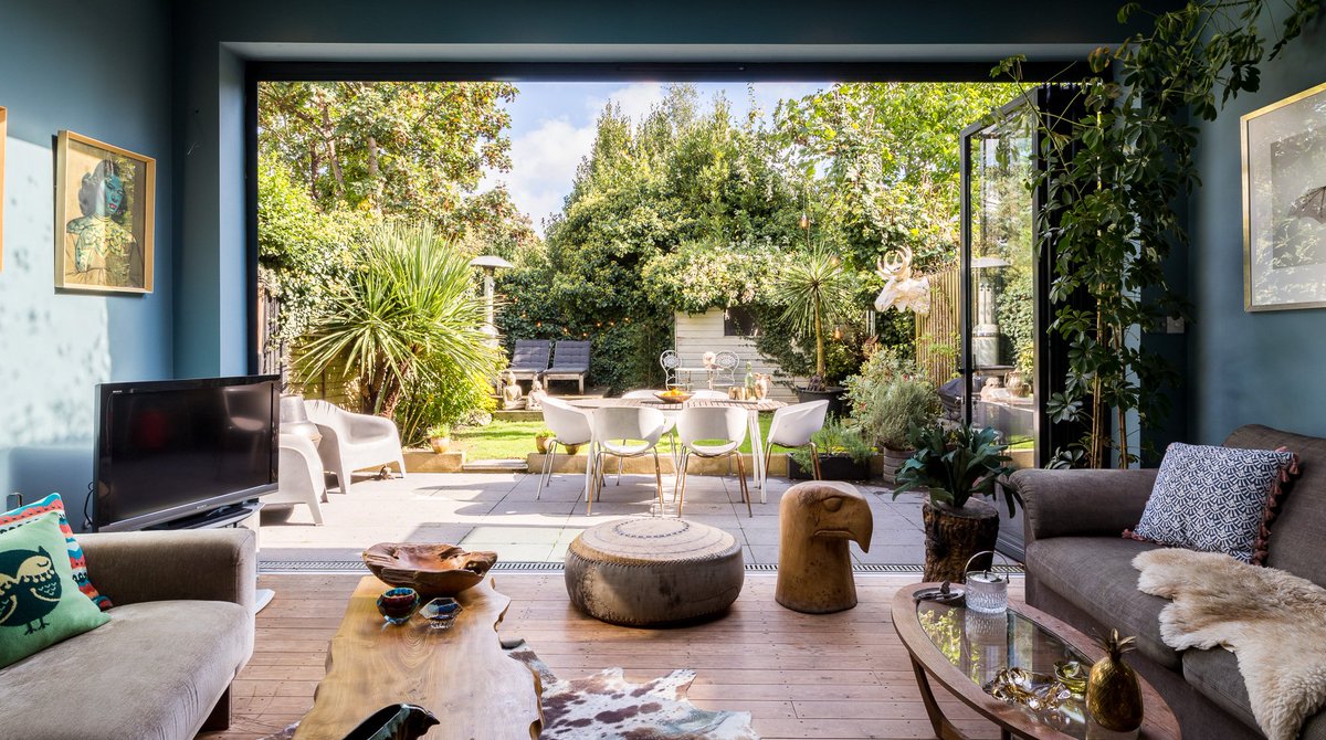 plumguide's tweet photo. Happy Easter Sunday! 🐣 We hope you're relaxing outside in some glorious weather (a special congratulations to our current London guests who are enjoying the city at it's sunniest today!)
•
https://t.co/fHQuyprYIj
#EasterSunday #LondonSummer #cityinthesun https://t.co/BFCBYn0NoA