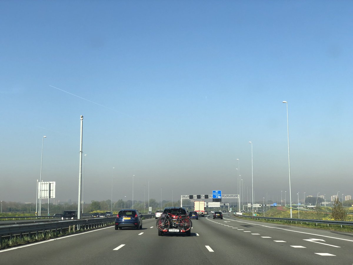 Vortex_NL's tweet image. Sterke #smog #rook laag #paas #vuur #paasvuur #wind #overlast #COPD #amsteram #nederland #lente #mooi #weer #astma #fijnstof