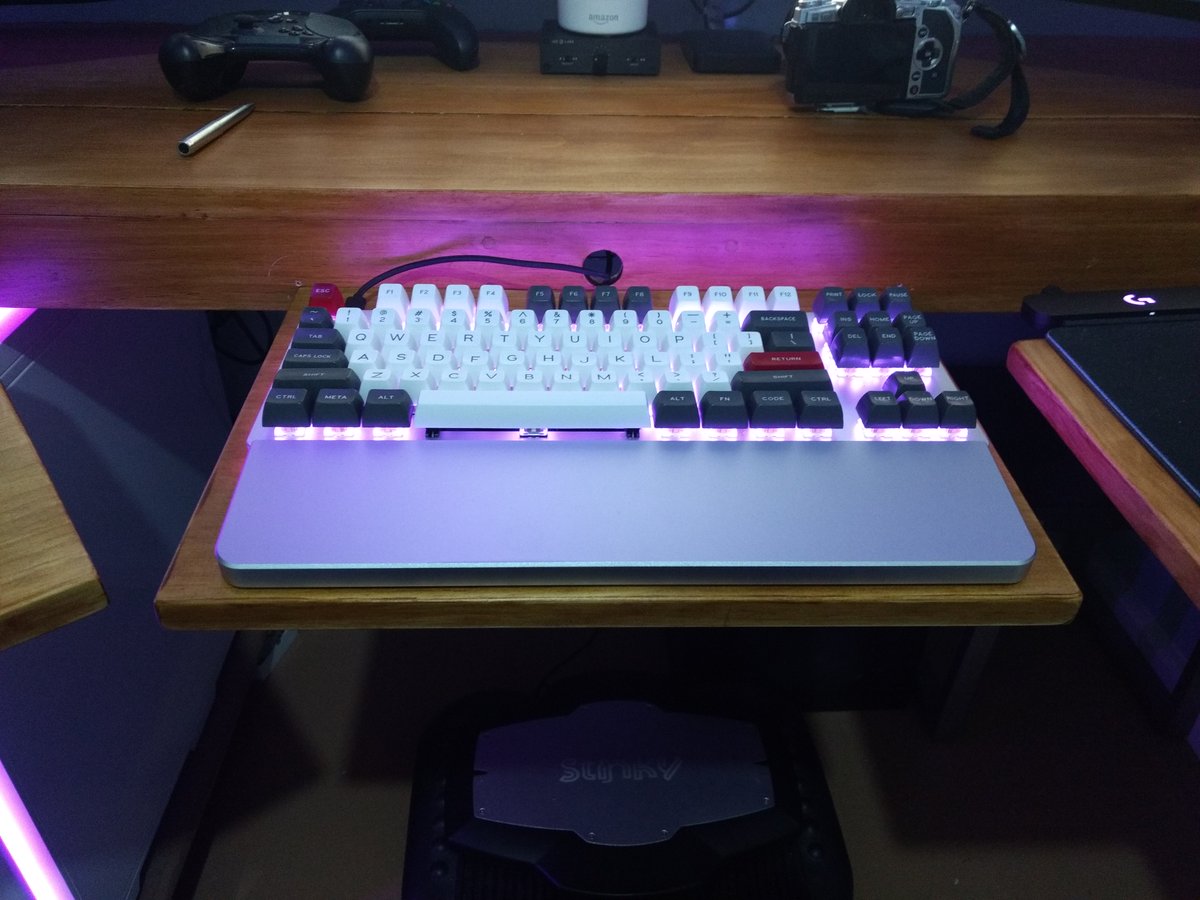 twt_malaysia's tweet photo. But you know what I didn't do? Post up the my own pride and joy.

This is my gaming room. The result of 20+ years of saving up and learning how to build PC's for the gaming.

Everything is custom made, even the table which I had do by trial and error. https://t.co/37qHFxBPmb