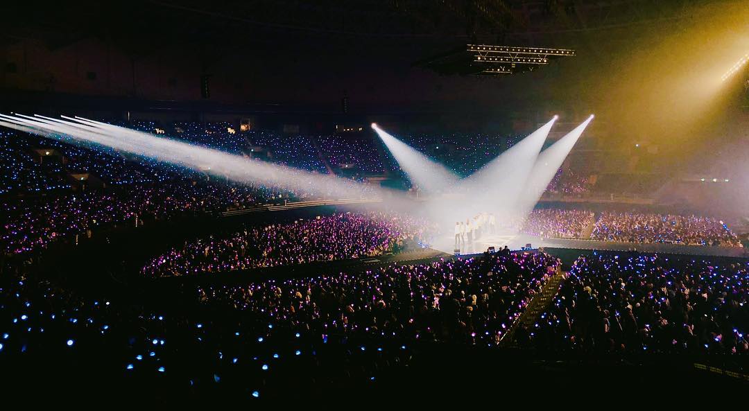 Yeng_96's tweet photo. 我们不是 happy ending 而是 never ending 💛 不管未来的路怎样也会陪你们一起走下去 💛
.
就算不是花路也没关系 , 因为我们在一起 💙 彼此相信着一起永远走下去吧 💎
.
只要你们还在，我就在 💛💙✊ https://t.co/jiszAr2Qlx