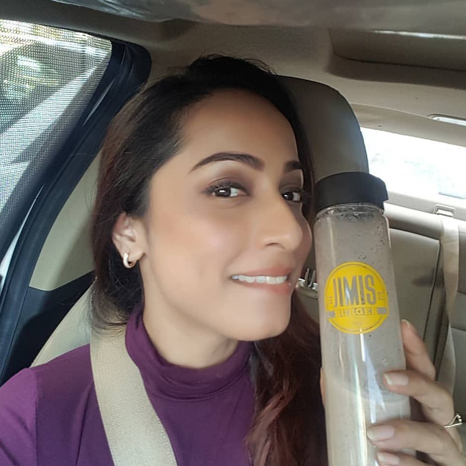 Ansha__Sayed's tweet image. And then I finally Devour my heart and Soul !!