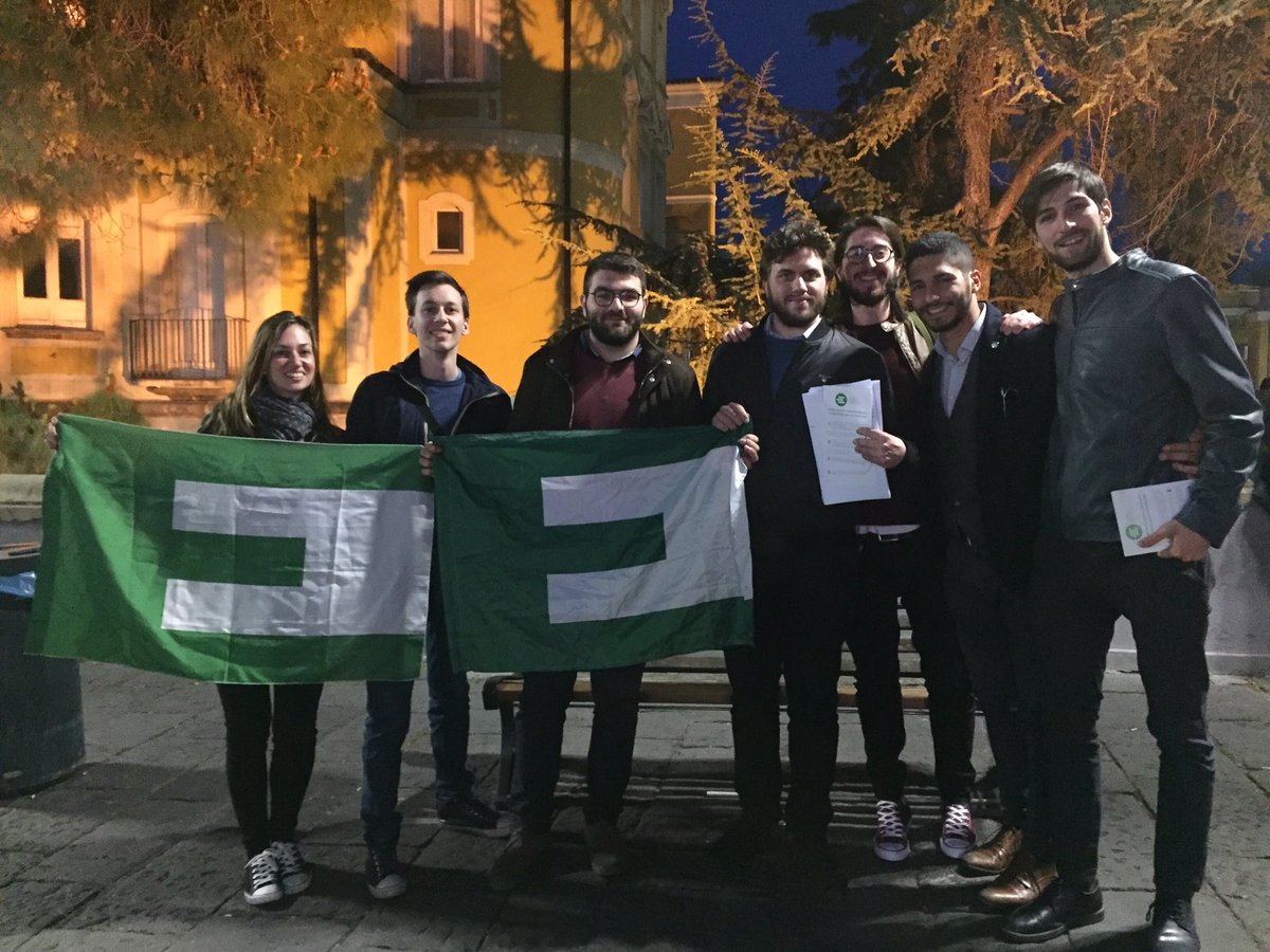 GFE Napoli, GFE Avellino ed MFE Angri! Ciao <a href="/matteosalvinimi/">Matteo Salvini</a> noi ci espandiamo! 👋🏻 #IChooseEurope <a href="/GFE_JefItaly/">GFE Jef Italy</a> <a href="/MOVFEDEUROPEO/">Movimento Federalista Europeo</a> #EURevolution verso #EuropeanElections2019 <a href="/FlaviaYouth/">Flavia Lykke Pi</a> @Antonio_AA17 <a href="/Fra_yf/">Francesco Iury Forte</a>