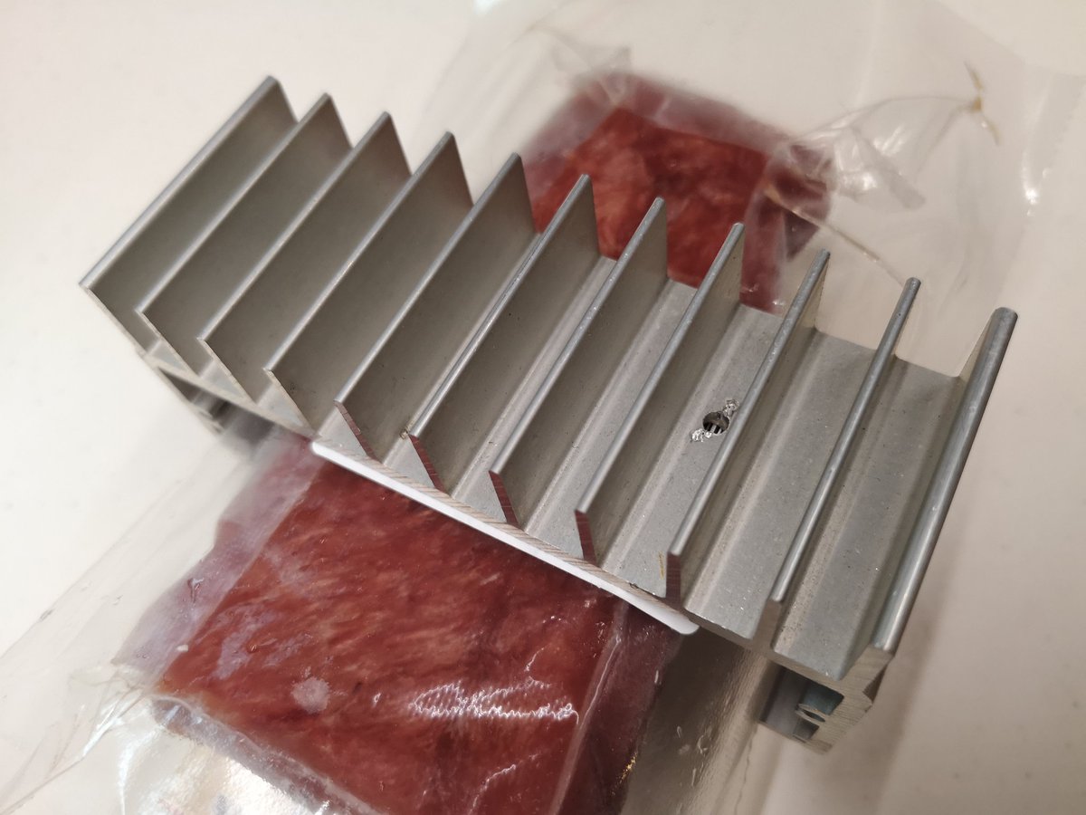 冷凍食品にヒートシンクを付けると自然解凍がむっちゃ速くなると聞いてやってみたら本当に効率良かった Togetter