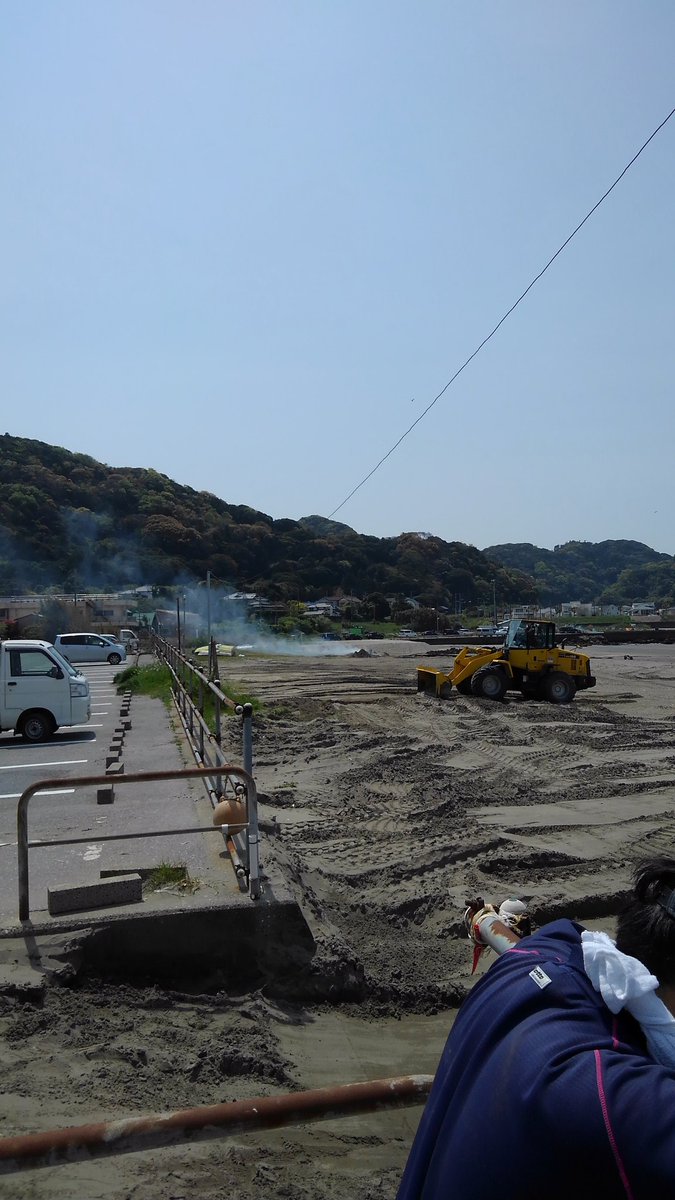 Ta2b666's tweet photo. 本日の南房総ニュース！
夏に向けて砂防堤解体！
あれ？湧き水？
馬鹿！水道管だろそれ！
今日も平和です。
＃南房総
＃高崎
＃浜下 https://t.co/CNSC85u5OC