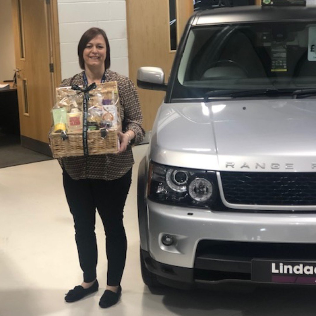 Lindacre's tweet image. Happy Easter from everybody at Lindacre! Here is our giveaway winner Sarah collecting her hamper last week. We hope you'll be joining her in enjoying a few Easter treats this weekend!

#Lindacre #bankholiday #Easter #treats
