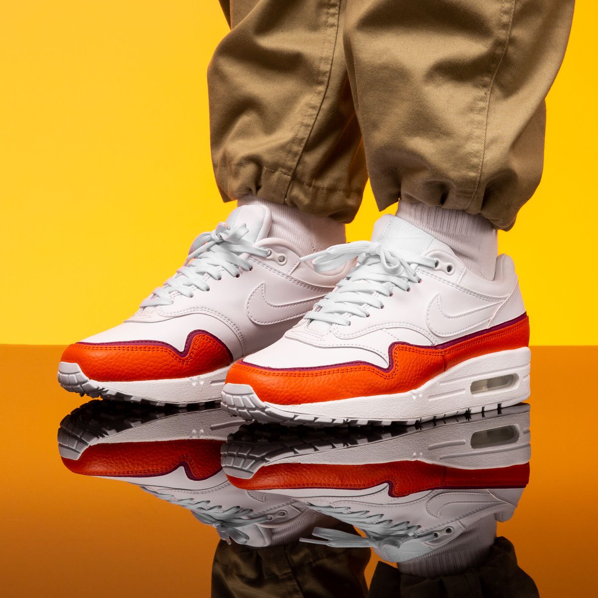 air max 1 white team orange