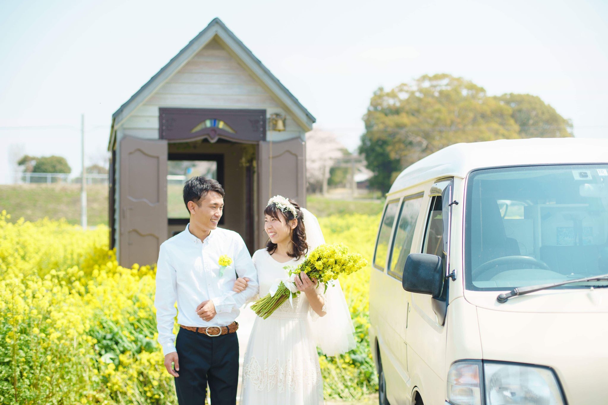 ルーロット 菜の花畑の移動式チャペルでの結婚式 わたなべ夫婦のyoutubeにアップしていただきました ほのぼの ウェディングドレス姿で運転する花嫁にご注目 T Co Dforhfpdhb 移動式チャペル ルーロット わたなべ夫婦 バンライフ