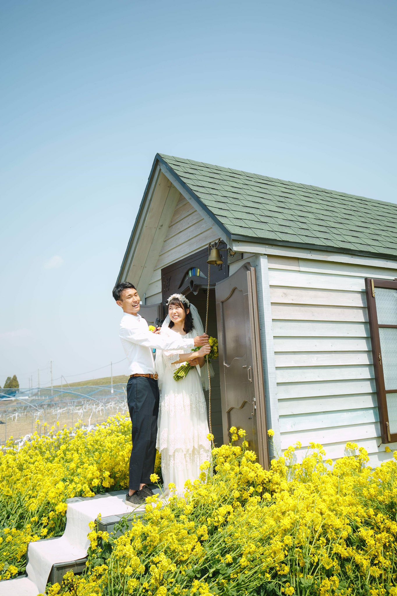 ルーロット 菜の花畑の移動式チャペルでの結婚式 わたなべ夫婦のyoutubeにアップしていただきました ほのぼの ウェディングドレス姿で運転する花嫁にご注目 T Co Dforhfpdhb 移動式チャペル ルーロット わたなべ夫婦 バンライフ