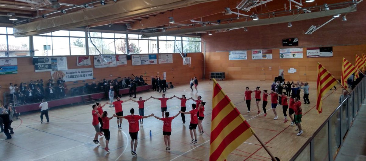 🌬️Tarda de Sardanes a Sils amb la Cobles: Marinada, Mediterrània i Bisbal Jove. Al Pavelló d'Esports, al resguard del vent.