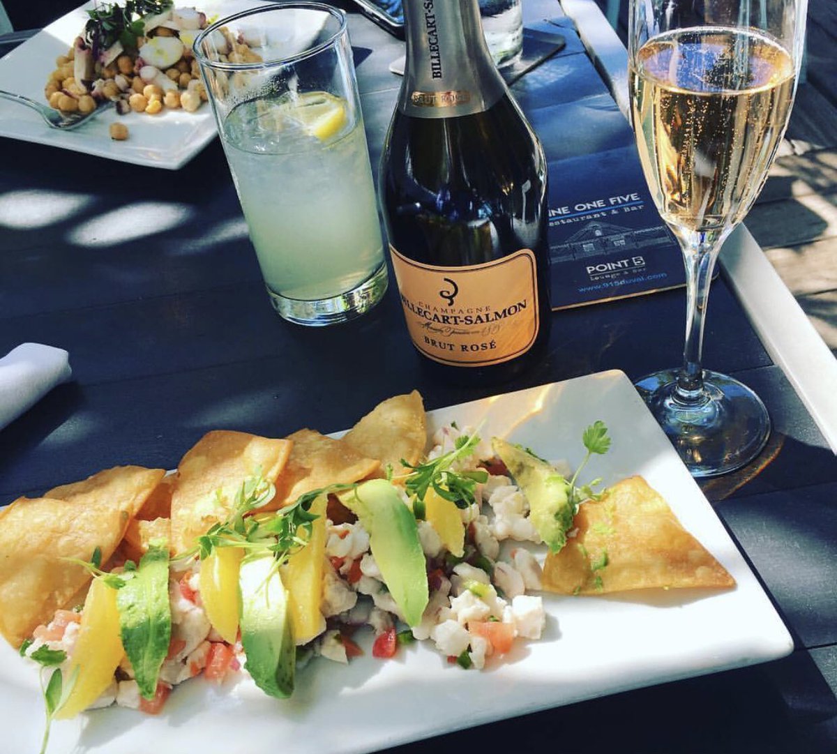 What better way to HOPPIN to your Easter Sunday🐣🍾🥂 It’s absolutely gorgeous outside with a cool breeze and sun shining our way☀️ Champagne 🍾 is #popping and we are #hopping 
Happy Easter to All!!!💕🌴😎