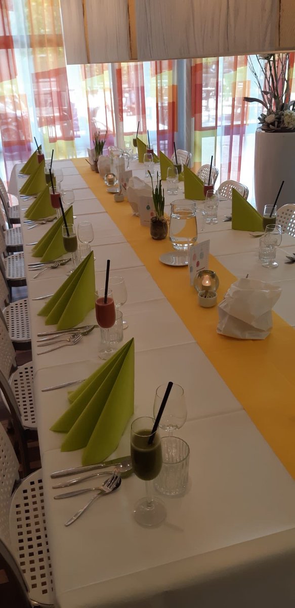 nice_ortiz's tweet photo. Niet erg prettig als je nu als patiënt in een  ziekenhuis ligt. Met een paasdiner met naasten kan men even ontspannen #Paasdagen#gastvrij#goeieproat https://t.co/cGmlT6a0Xd