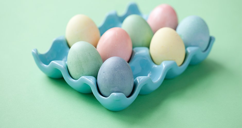 Egg au naturel. Try these lovely DIY #naturaleggdyes for Easter. <a href="/KIWIMagazine/">KIWI magazine</a>
bit.ly/2ZppU4d