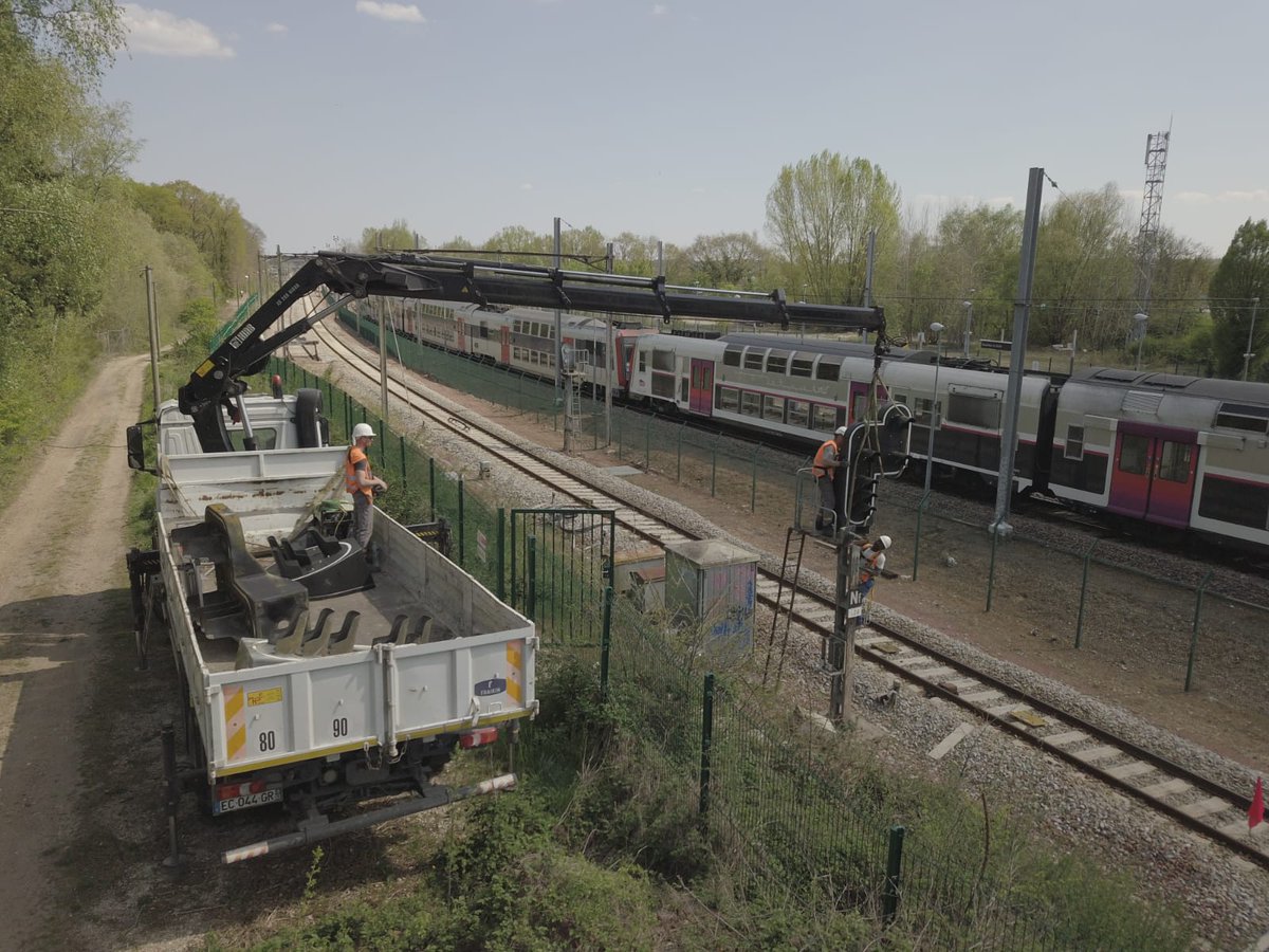 Énorme week-end Pascal pour les cheminots de #IPSO : RAV à Brétigny, nivellement à PMP, travaux gare à Austerlitz, remplacement de signaux, de fils caténaires, de câbles, incorpo d'appareil à Guillerval... les cloches attendront ! <a href="/SNCFReseau/">SNCF Réseau</a> <a href="/RERC_SNCF/">RER C</a> <a href="/groupe_NGE/">NGE</a> <a href="/bendadinabil/">BENDADI Nabil</a>