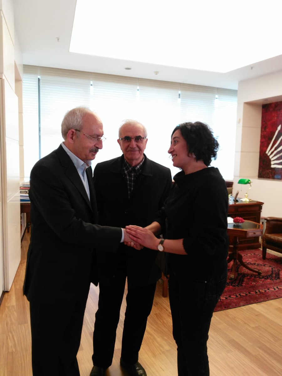 MenderesHalkevi's tweet photo. Halkevleri Eş Genel Başkanımız Dilşat Aktaş CHP Genel Başkanı Kemal Kılıçdaroğlu'nu ziyaret etti: Geçmiş olsun dileklerimizi ilettik. Halkın iradesini faşist saldırılarla sindirmeye çalışanlar karşısında; birlik, mücadele ve dayanışma inşa edeceğiz!... https://t.co/T5GcHtmLLT