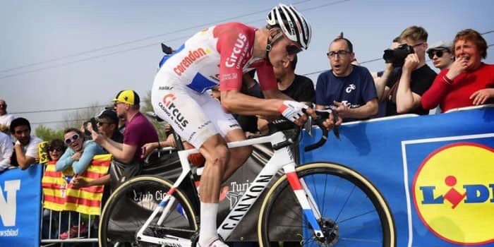 mauro_scovenna's tweet photo. Che #numero #incredibile di Van der Poel 🚴♂️💪🔝👏
Il solito Ultimo Km. ad attendere e poi da dietro arriva la beffa 🤣😉💪#cheforza https://t.co/1E1xFYCIpE