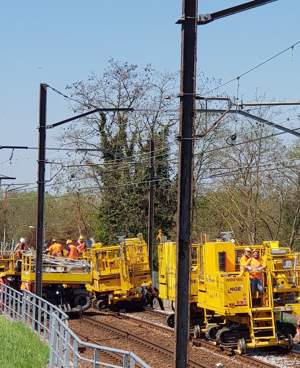 2ème journée du we POLT,  Remplacement de tubes d'anti,  connexions, normalisation câble d'ancrage, remplacement chaînes de suspension, etc (RP CAT V1D 2D) entre Arpajon et Breuillet Bruyères le châtel.