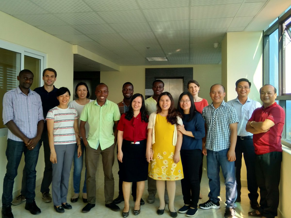 tobias_borger's tweet image. Thanks to the @BritishAcademy_ and @NewtonFund 19 MSc students and staff at Nha Trang University, #Vietnam, studied #environmentalvaluation and #choicemodelling with researchers from @StAndrewsSGSD, @JamesHuttonInst and @StirManSchool