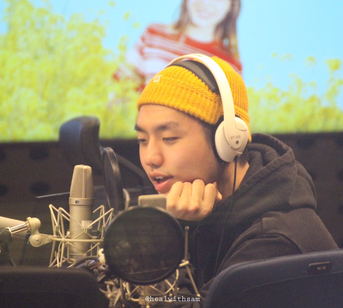 healwithsam's tweet photo. 20190419 수현의 볼륨을 높여요 샘김 SamKim 
.
언제나 이쁜미소를 짓는 샘❤️
#샘김 #SamKim #볼륨을높여요 #라디오 #보이는라디오 https://t.co/27IqBXGfQg