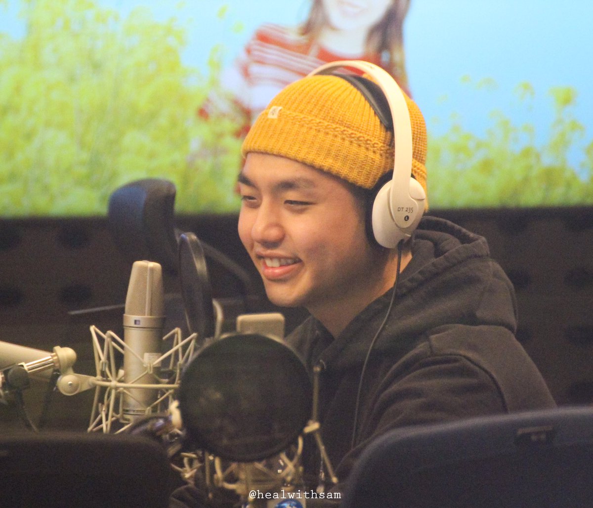 healwithsam's tweet photo. 20190419 수현의 볼륨을 높여요 샘김 SamKim 
.
언제나 이쁜미소를 짓는 샘❤️
#샘김 #SamKim #볼륨을높여요 #라디오 #보이는라디오 https://t.co/27IqBXGfQg