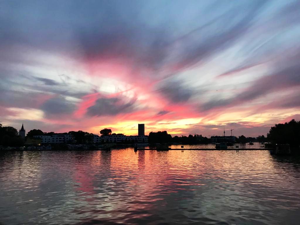 elnathan_john's tweet photo. Still trying to catch this sunset which I caught last year. #Sunsethunting https://t.co/2hCIl9siub