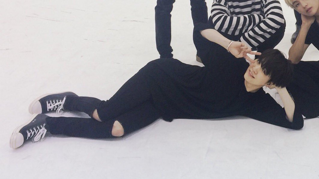 glowingsuga's tweet image. it’s his pose