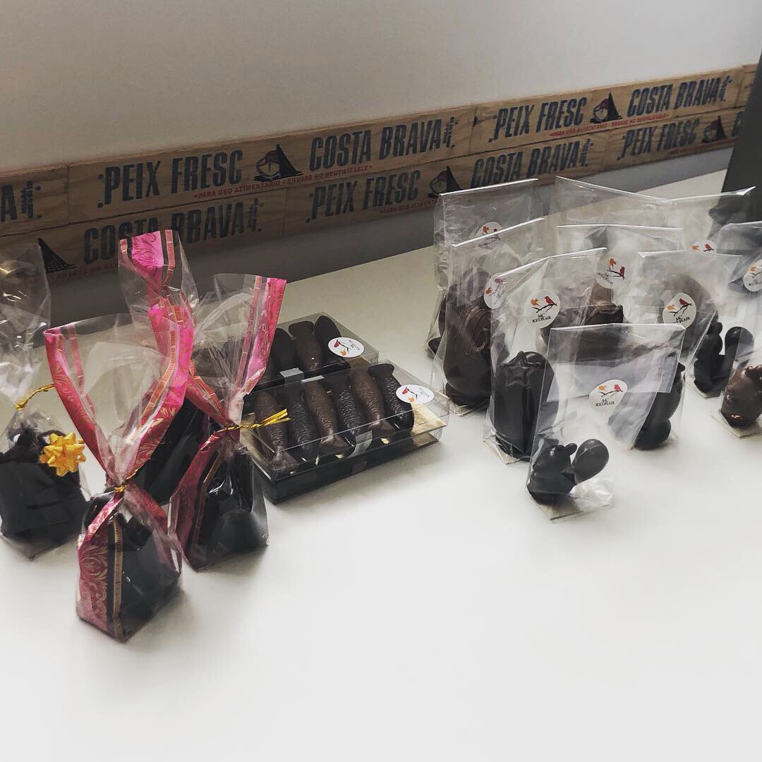 Diumenge 21/4 Taller de Xocolata. Master class d’ en Francesc Prat @masconcas de com es pot treballar la xocolata a casa. Molt interessant!!. Gràcies també a la @melaniehlert per la teva ajuda. <a href="/MARAMCIP/">MARAM</a> <a href="/visitlescala/">L'Escala Turisme</a>