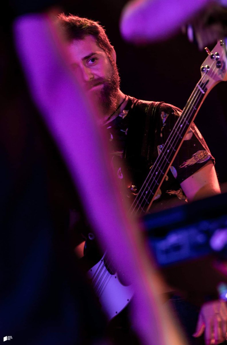 SoundBayBand's tweet photo. Aarón Rodríguez 🎸(@gamyito)
#remember Emergentes 2019 en @salaplantabaja
.
📷 @javiermartinr2
.
#bassman #bass #soundbay #soundbayband #rock #fusion #experimental #Motril #molvizar #folcontreras #bigmuff #fuzz  #electroharmonix #bajista https://t.co/HOwxA1Yblk