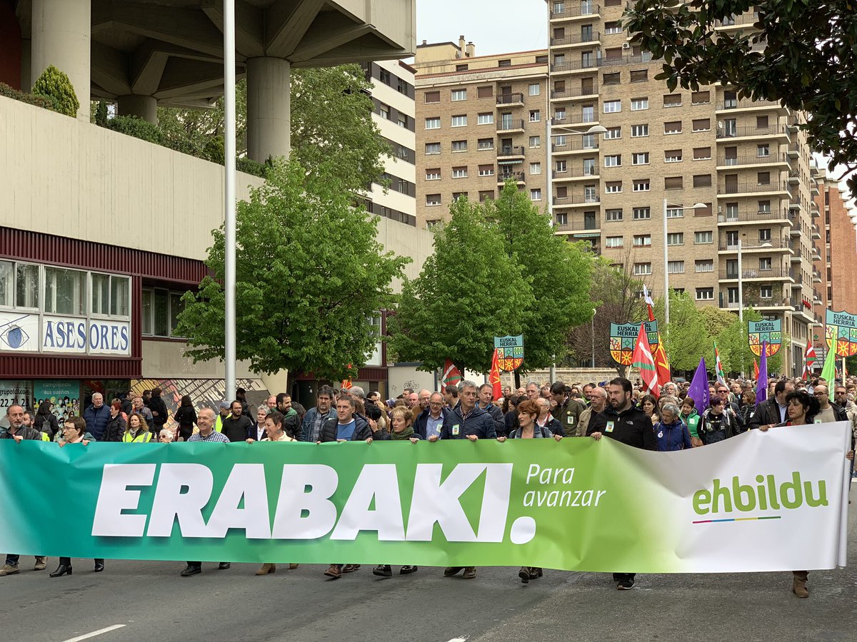 ✊ Gaur Aberri Eguna ospatzen Iruñean eta Donibane Garazin.
Gora Euskal Herria askatuta!
#AberriEguna2019 #AurreraEginez
