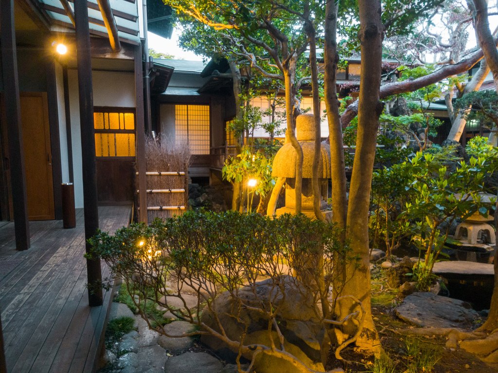 TwoSecondStreet's tweet photo. Fine dining with a historic Edo-style garden! Dinner at Hatsuneya Garden #eatinginJapan #twosecondstreet https://t.co/d6C5ODttt4 https://t.co/MYxwnHRWzX