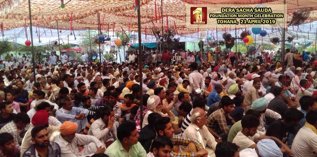 insanshobha's tweet photo. Today's glimpses of @derasachasauda Foundation Month Celebration at Tohana, Haryana. Books &amp; stationery items were distributed to needy children. https://t.co/5xcIosLYFG