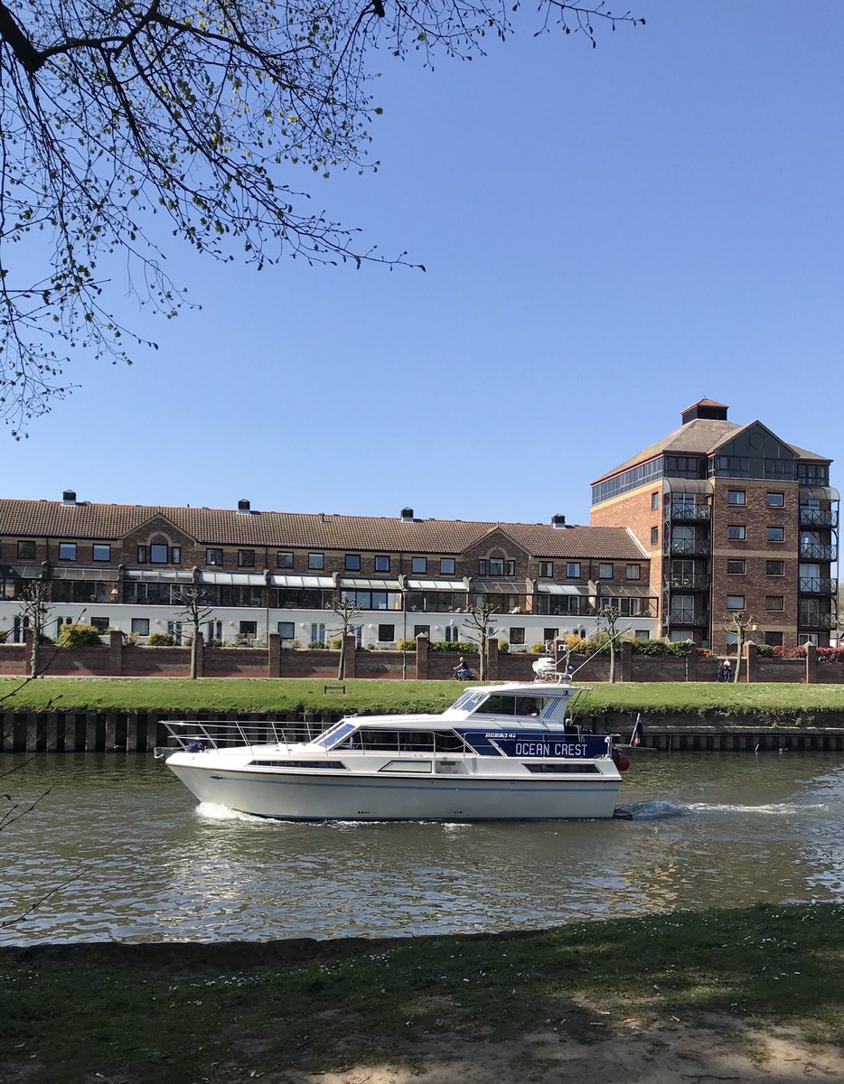 maidment_jeremy's tweet photo. Think the river is the place to be this morning. Much cooler on the River Ouse πππ #RiverOuse #LoveYork #RedBoats #Motorboats #YorkBoats https://t.co/uzAQU6agQo