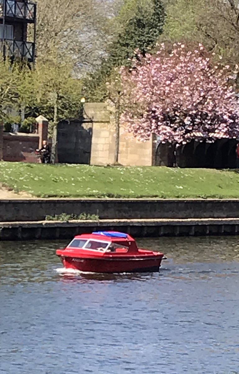 maidment_jeremy's tweet photo. Think the river is the place to be this morning. Much cooler on the River Ouse πππ #RiverOuse #LoveYork #RedBoats #Motorboats #YorkBoats https://t.co/uzAQU6agQo