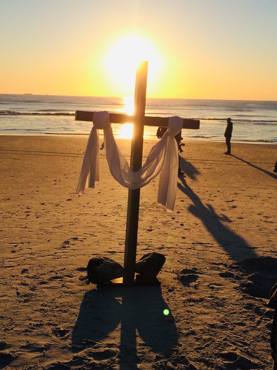 lynpend's tweet image. Happy Easter