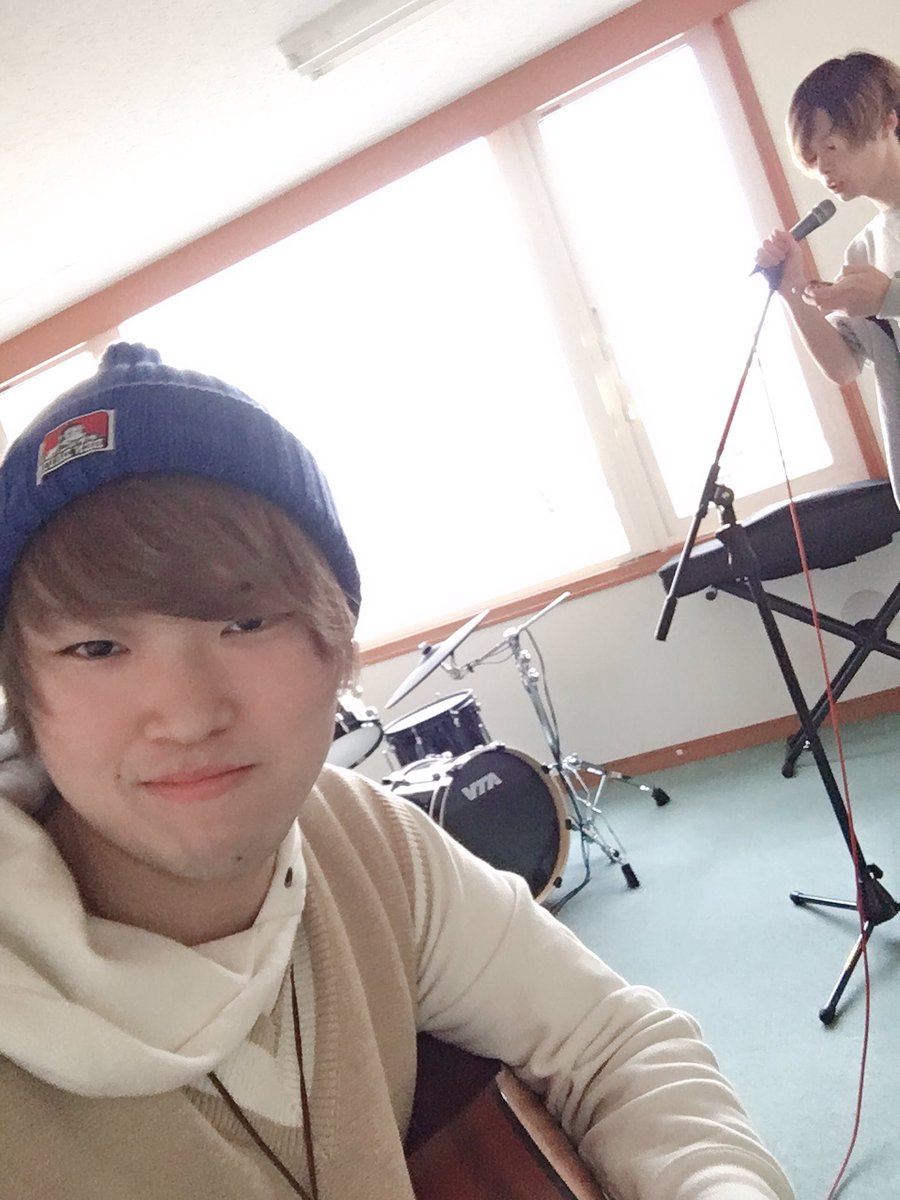 Proforte_info's tweet photo. 【お久しぶり&amp;おまたせ！】
2019.5.3 北18条駅近くのキサというところでライブします！

今回はギターのまもるとボーカルの橋詰の二人編成でのライブです！

取り置き、予約、質問、お申し出などございましたらDMでお受けしてます！ https://t.co/hrkSn3VFjt