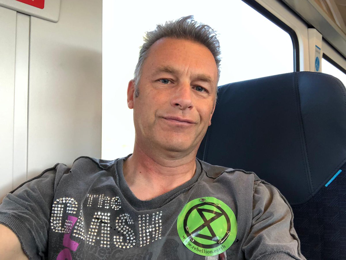 ExtinctionR's tweet photo. UPDATE: We're pleased to welcome @ChrisGPackham back to our #InternationalRebellion. He'll be speaking at Waterloo Bridge later this afternoon to highlight why we are doing this. He's on route to us now. https://t.co/LAcU4nmAIP https://t.co/jh04lg4fGX