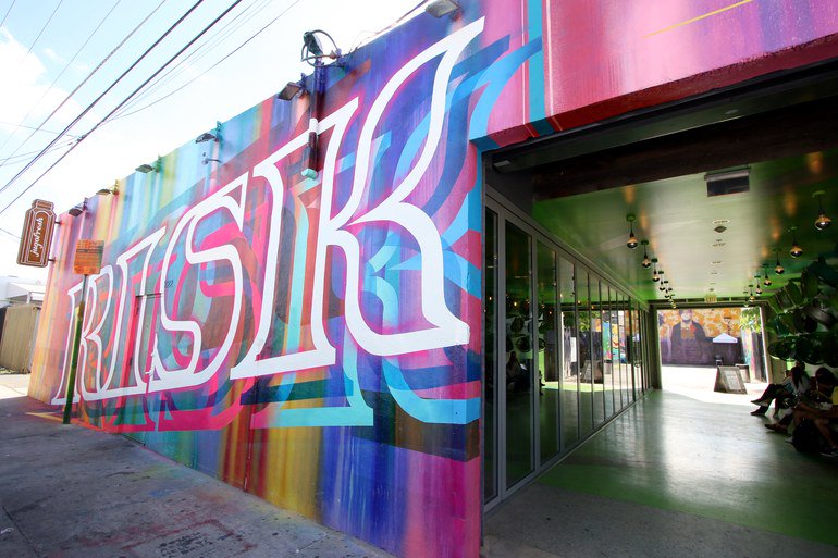 Your complete guide to Miami cntrvlr.co/0plS4Bx