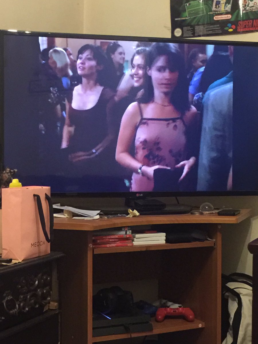 missdemicarla's tweet image. When #Charmed is TO THIS DAY still the BEST tv show to ever exist.. in the history of everything .. ever. It might be the only thing I’d ever get tattooed on my body. 💕 @H_Combs @Alyssa_Milano @DohertyShannen #33rdrewatch #notexaggerating #willbeonmytombstone @CharmedDaily