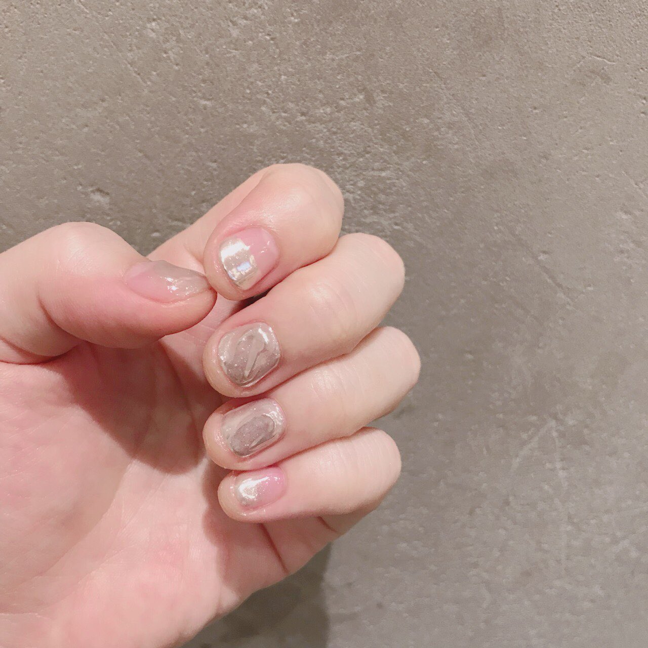 تويتر マナミ على تويتر ギターを始めてから今まで 爪を塗る行為に強いあこがれを抱きながら生きてきた話を いつもネイル が素敵なともだちに話したら ギタリストでも ジェルネイルならこまめにヤスリがけすれば楽しめると思うよ と神アドバイスを頂き 遂に