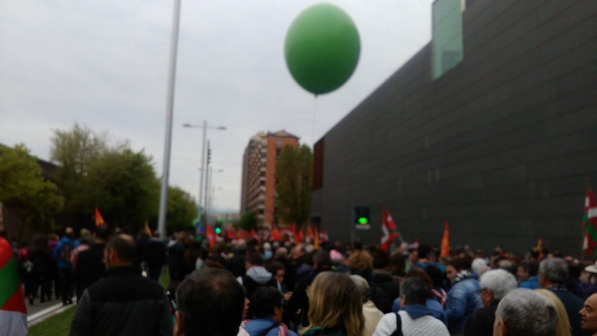 LandaJauna's tweet photo. Otegi responde al candidato de @navarra_suma:

@ArnaldoOtegi: "Efectivamente señor @JavierJesparza en mi DNI pone que soy Español, pero un poco mas abajo también pone que ese documento tiene fecha de caducidad" #AurreEgin #AberriEguna2019 #28A https://t.co/7CjO14oQ9F