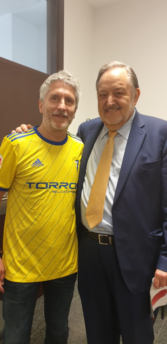 RFAF's tweet photo. ⚽💚 Encuentro del presidente @RFAF
Eduardo Herrera con el ministro @interiorgob Fernando Grande-Marlaska 👉 conoció el programa de Protección y Bienestar del Menor. 
#DefensorDelMenorRFAF #DéjaloJugar
#CádizNumancia #LaLiga123 https://t.co/sxu5WJ9vCw