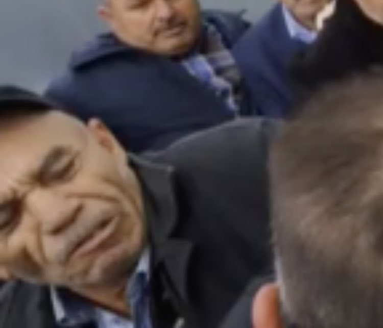 mertpostif's tweet photo. Kızla erkeği el ele görünce orospu diyen ama 2 bira içince birbirini siken anadolu kasası https://t.co/Xrzw20GmTF