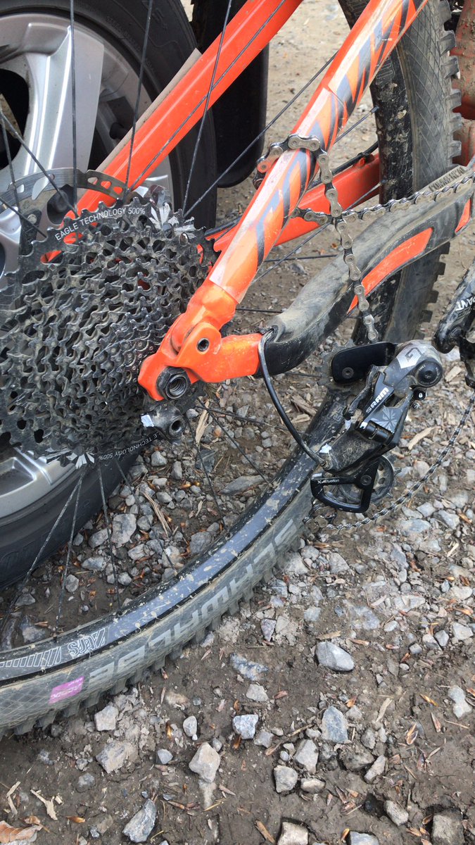 SworxLT's tweet image. Awesome!!! Didn’t even crash, peddling up a hill and my mech snapped clean off. Only rode this bike 5 times in the 6 weeks I’ve had it. What’s going on @SRAMmtb