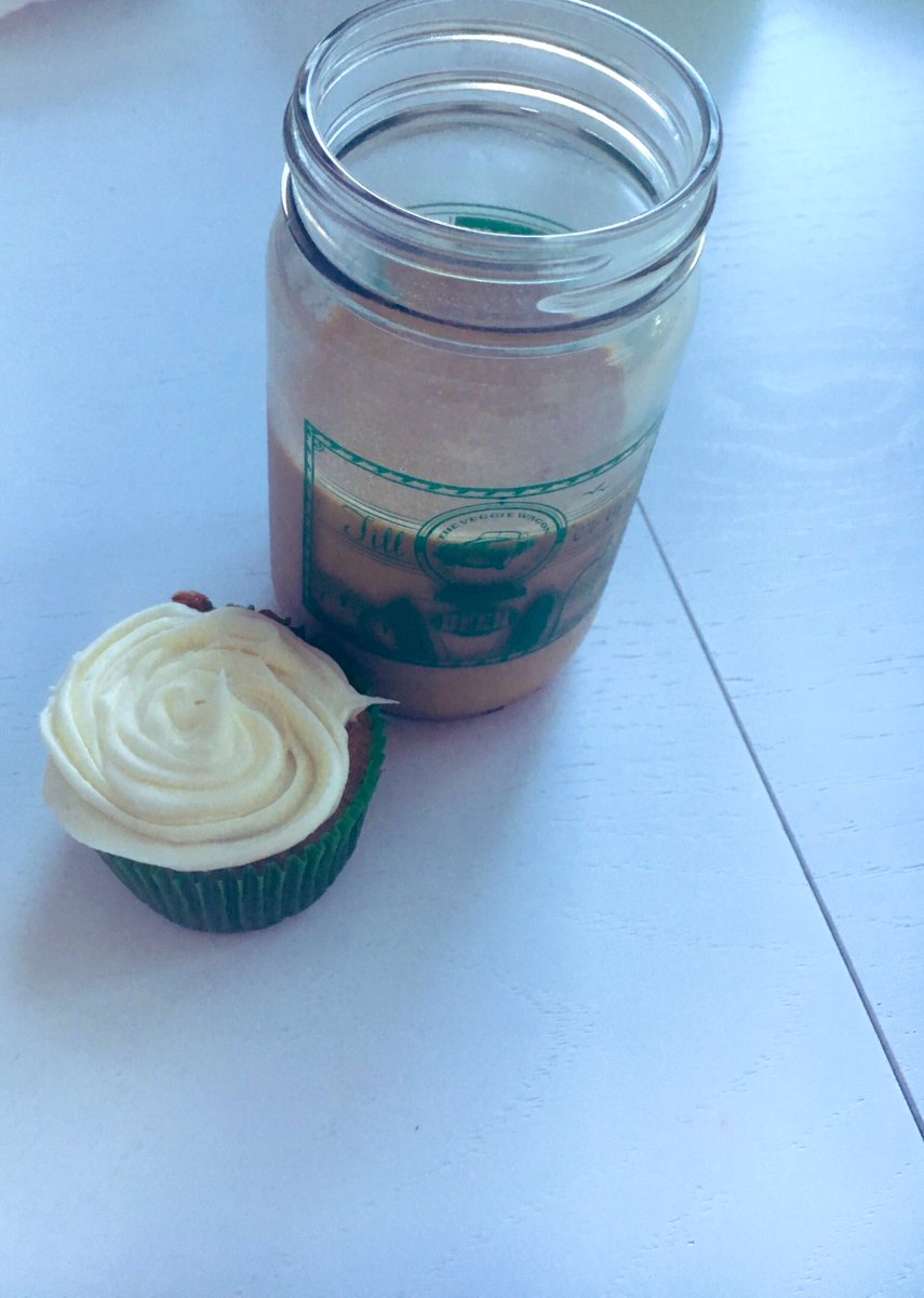elliespring's tweet photo. Carrot cake for breakfast, naturally 🐰 https://t.co/jOGV211nL8