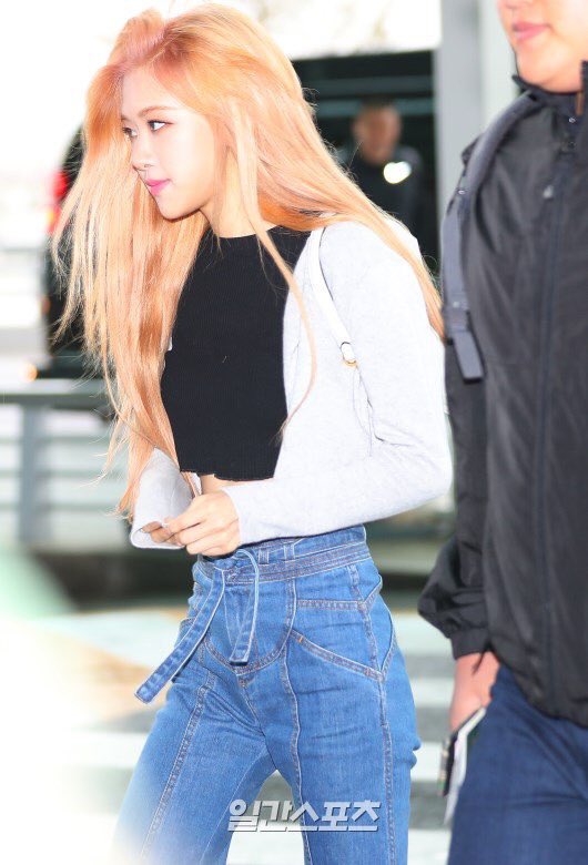 prediction_idol's tweet photo. Rosé’s bias in EXO is Chanyeol
#BLACKPINK #ROSÉ #EXOBBMA #CHANYEOL #bias https://t.co/hT0LSWpMVp