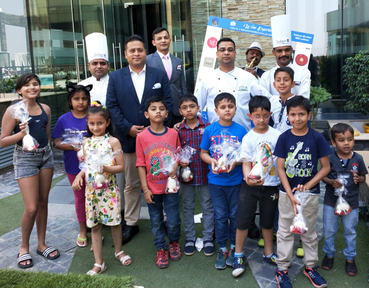 SandeepJourno's tweet photo. Easter brunch at Radisson Blu Hotel MBD Ludhiana #eggs #buns #bunnis #celebarations #brunch #Ludhiana #BestCoverSong #hotel #guest https://t.co/UdiTlh7xcX
