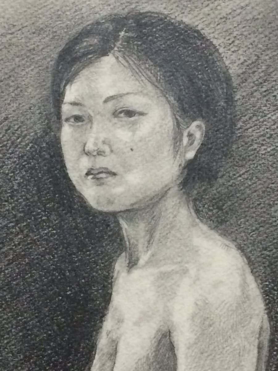 緑 同級の彫刻家が主催のテラコッタ デッサン会 キャスター付き制作台でグルグルまわる人達のなかで 一箇所に根を生やして７時間 ヌードモデルさん描かせていただきました 貴重な体験でした デッサン会 鉛筆