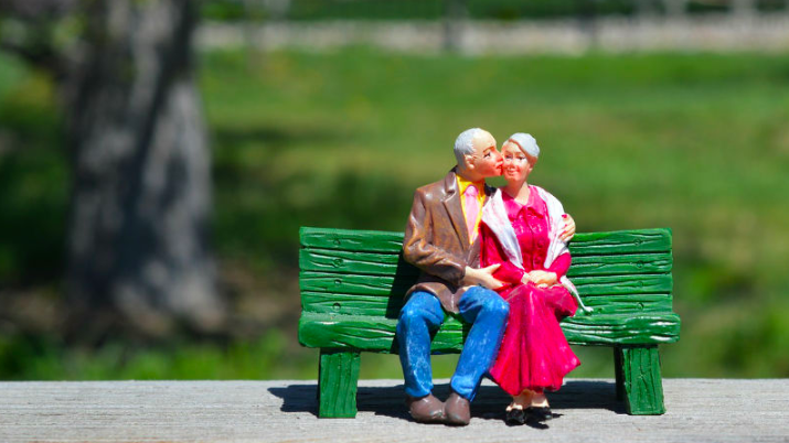 supercarers's tweet photo. Are you spending #Easter with your older parents? Share the joys and struggles of looking after your loved ones with our community of family #carers, and check out our blog for some handy tips: https://t.co/VL3mynplAr 

 #HappyEaster https://t.co/bLIl3a5FD4